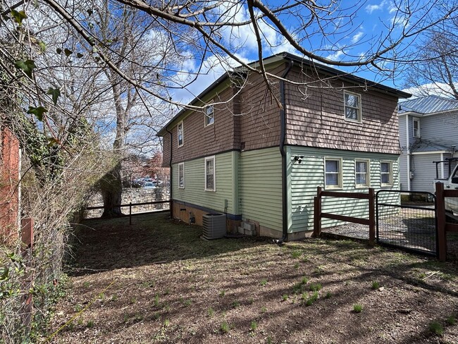 Building Photo - Central - Beautiful 1920's Two Story Home!