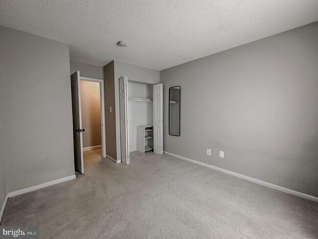 Building Photo - 3330 Woodburn Village Dr