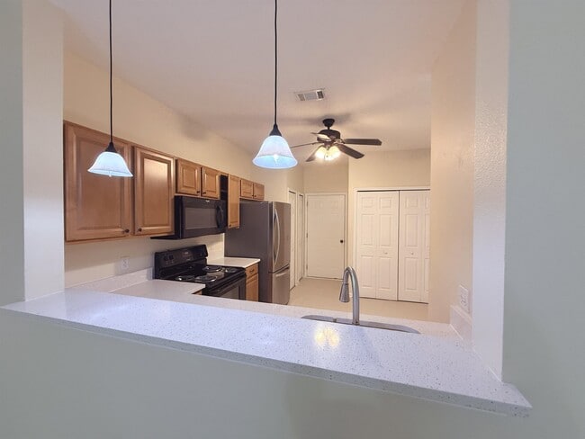 Building Photo - 374 Scrub Jay Dr