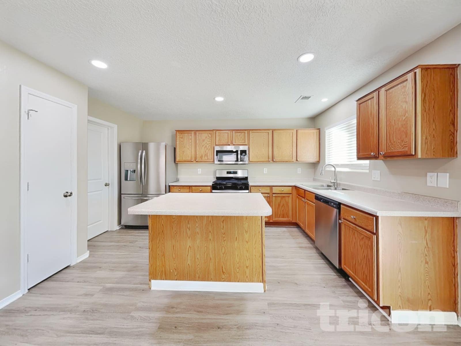 Building Photo - 6407 Black Hawk Dr NE