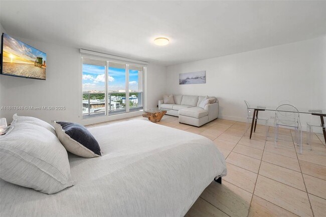 Building Photo - 2301 Collins Ave