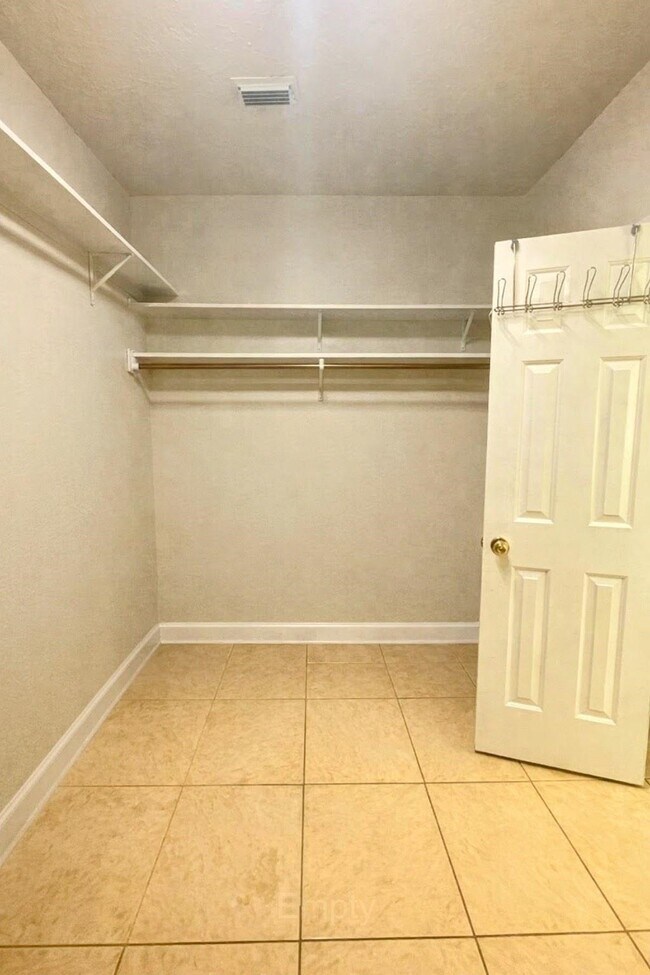 Building Photo - 26864 Calgary Pointe Dr