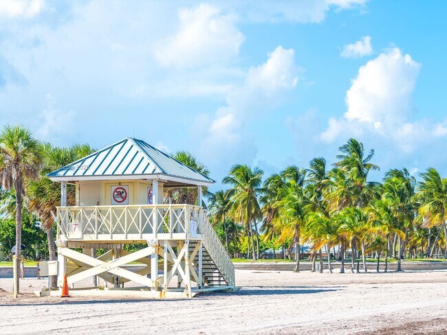 Building Photo - 77 Crandon Blvd