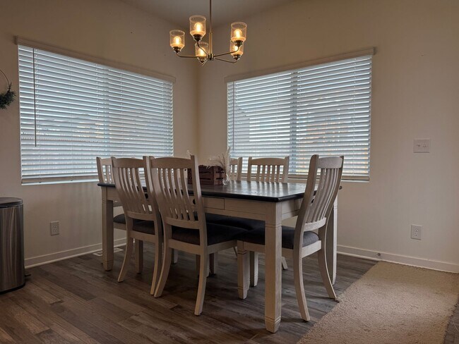 Building Photo - 1914 Hummingbird Dr