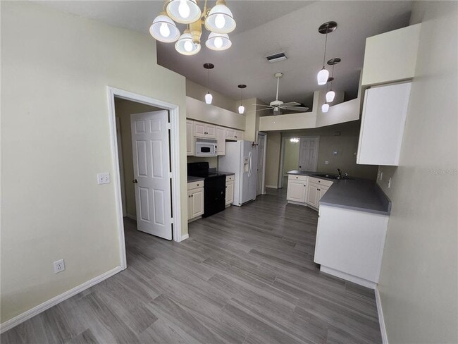 Building Photo - 819 Sandy Trail Pl