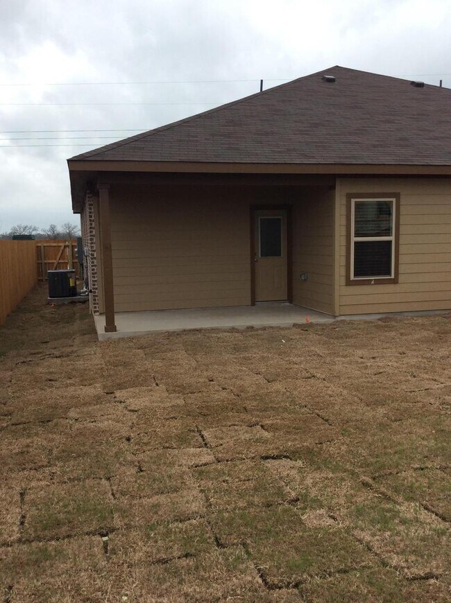 Building Photo - LUXURY TOWNHOME LOCATED IN PECAN PARK, BASTROP, TEXAS!