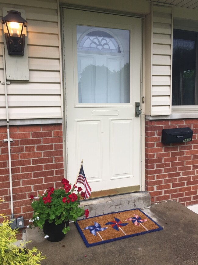 Building Photo - 9490 Wynnecrest Dr