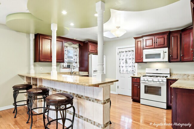 Building Photo - 1219 Brentwood Dr