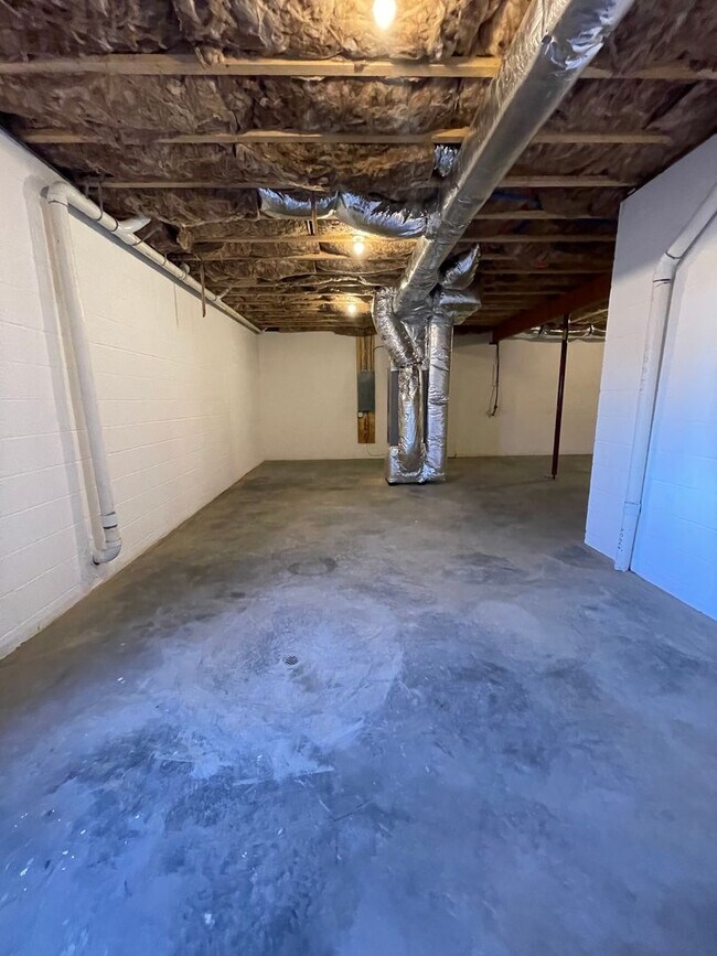 Building Photo - Like New Duplex for Rent