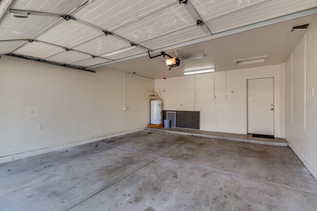 Building Photo - 4565 W Joshua Blvd