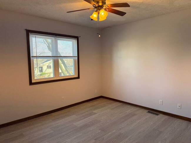 Building Photo - Comfortable 3-Bedroom Home with Park Access & Easy Commute