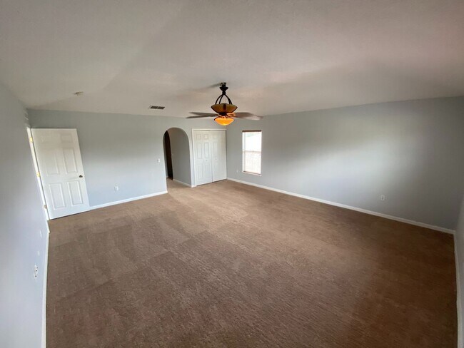 Building Photo - Beautiful 4 Bedroom, 3.5 Bath, 2 Car Garag...