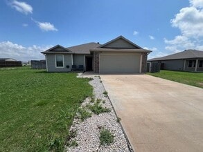 Building Photo - 319 Foxtrot Ln