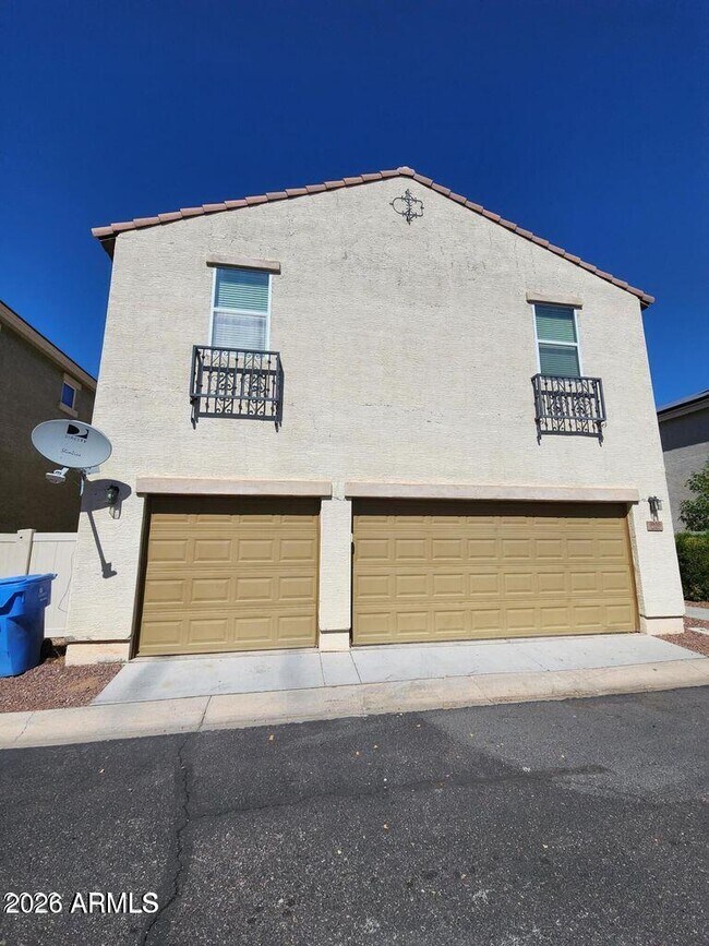 Building Photo - 3816 E Leslie Dr