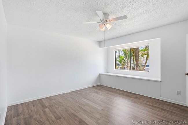 Building Photo - 2305 Seaside Dr