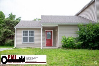 Building Photo - 2 Bedroom and 1 Bathroom Duplex Available ...