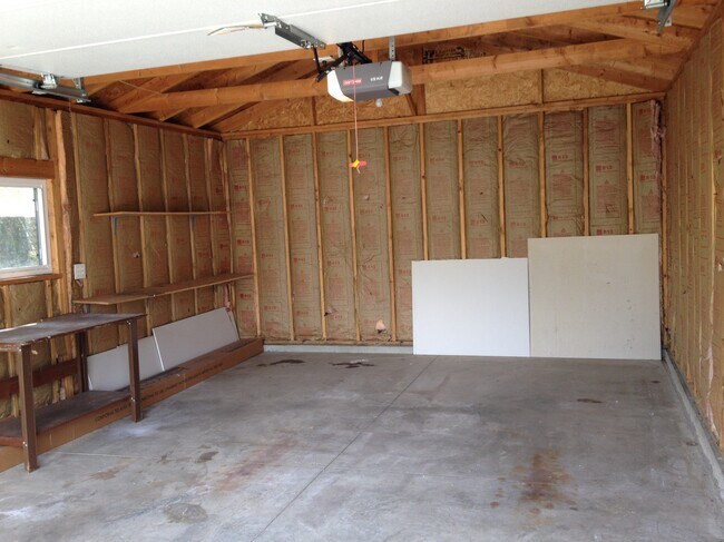 Building Photo - 5289 Eisenhower Rd