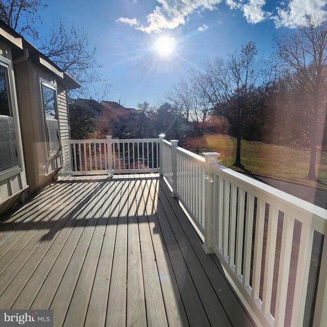 Building Photo - 16 Pickwick Pl