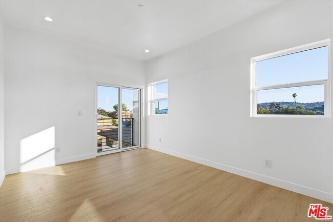 Building Photo - 2837 Redondo Blvd