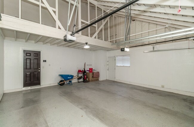 Building Photo - Stunning Woodward Park, Northeast Fresno, ...