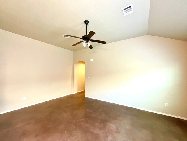 Building Photo - High Ceilings, Fenced Yard & 2-Car Garage – New Braunfels Living!