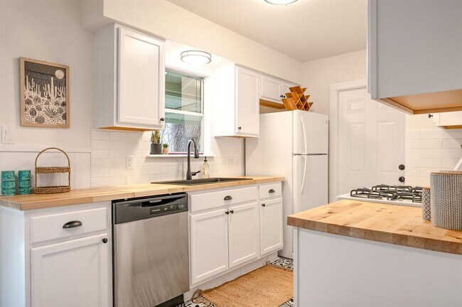 Building Photo - 407 Westmorland Dr