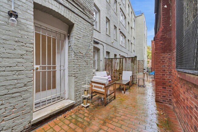 Building Photo - 1465 Columbia Rd NW