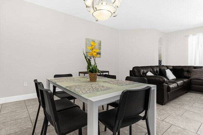 Building Photo - 4159 Oak Tree Dr