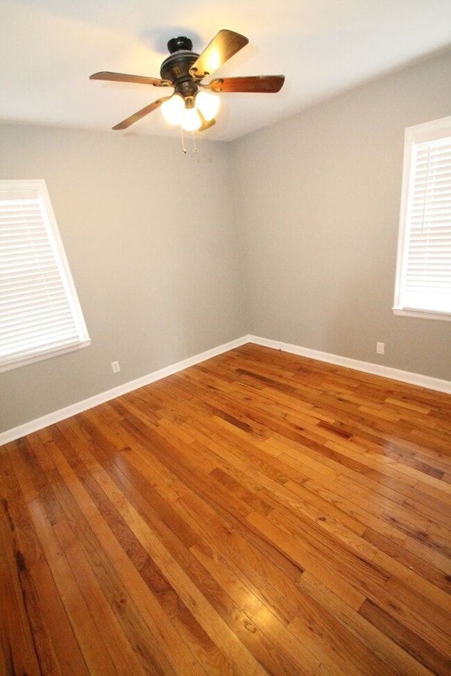 Building Photo - This 4br, 2bth home is for someone who wants way more than they pay for. SO Nice!