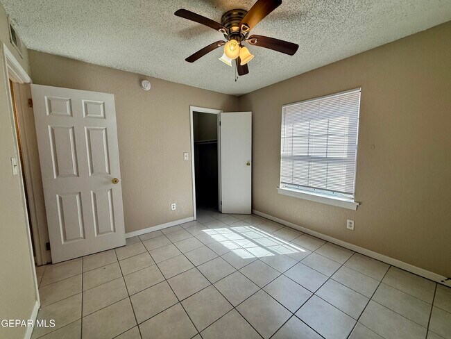 Building Photo - 7113 El Cajon Dr