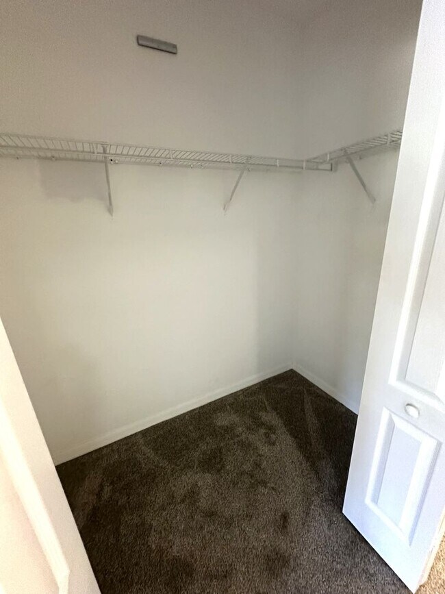 Building Photo - TIERRA VERDE - Updated Unfurn. Annual - 3 BR/3.5 BA, 2 CG Tandem Garage