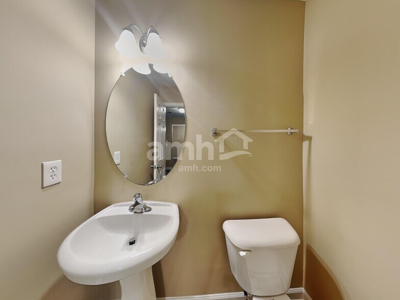Building Photo - 501 Timber Meadow Lake Dr