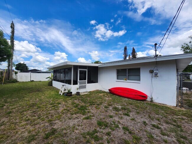Building Photo - 2521 Tomoka Ave