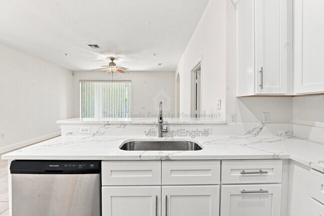 Building Photo - 10402 Eastpark Lake Dr