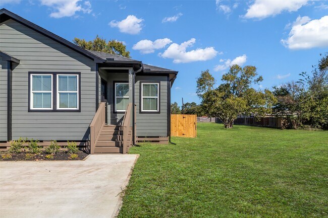 Building Photo - 4905 Paula St