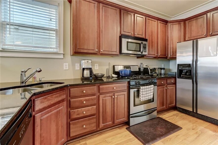 Building Photo - 345 Chastain St SE