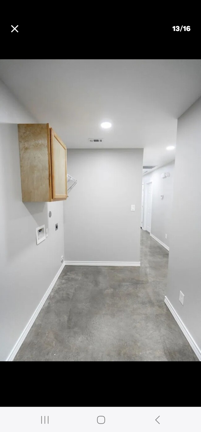 Building Photo - 1301 Dolph St