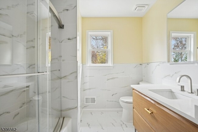 Building Photo - 215 Summit Ave