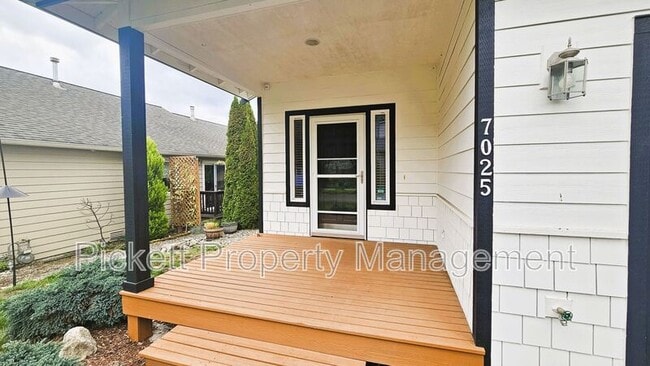 Building Photo - 7025 Stourbridge Pl NE