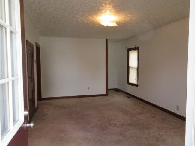 Building Photo - 2 Bedroom Northside Home! Great Use of Space and Nice Yard!