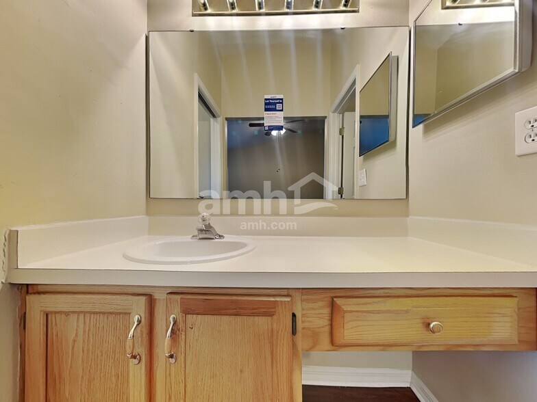 Building Photo - 1127 Dunbridge St