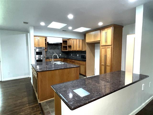 Building Photo - 1720 Plummer Dr