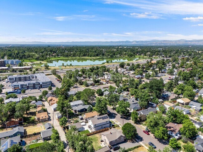 Building Photo - 4907 Grove St