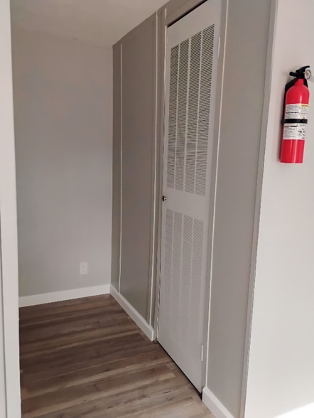 Building Photo - 138 Rainbow Dr