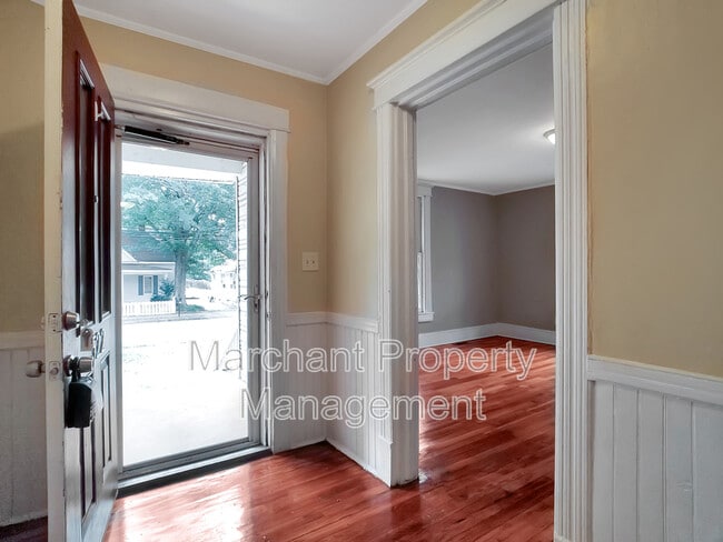 Building Photo - 522 Perry Ave