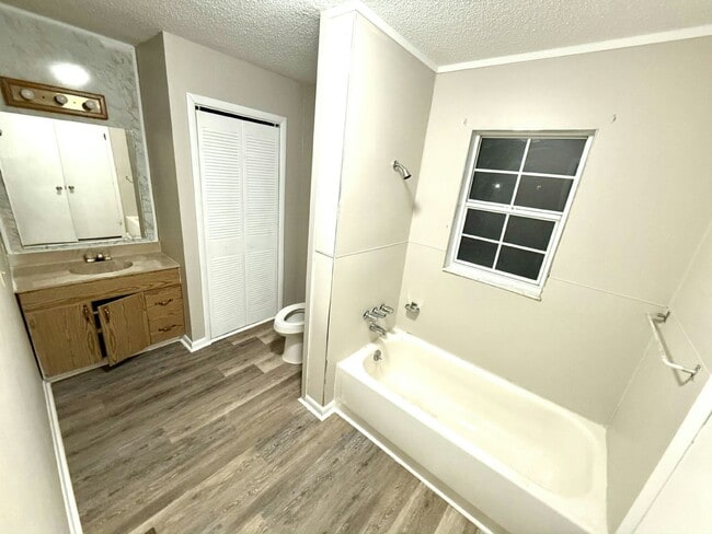 Building Photo - 6407 SE 108th St