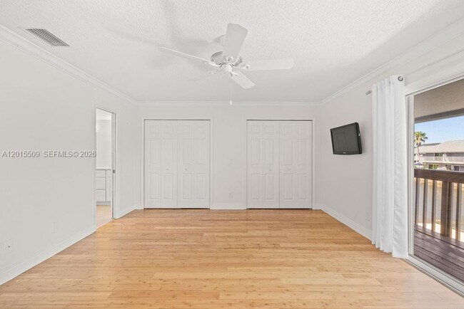 Building Photo - 4949 N Hwy A1A