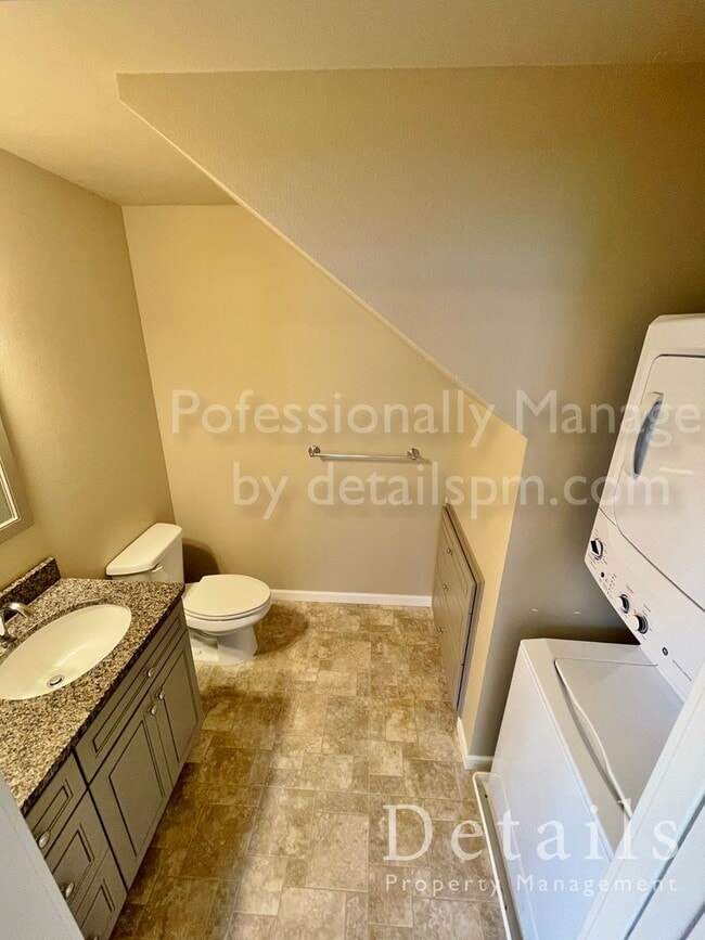Building Photo - COMING SOON: Poulsbo 2 Bedroom with Water & Mountain Views!