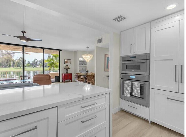 Building Photo - 910 Island Dr