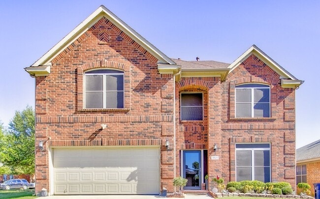 Primary Photo - Beautifully Maintained 4 bed/3bath 2 Story...